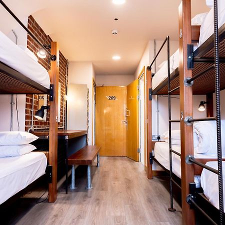 The Nest Boutique Hostel กัลเวย์ ภายนอก รูปภาพ