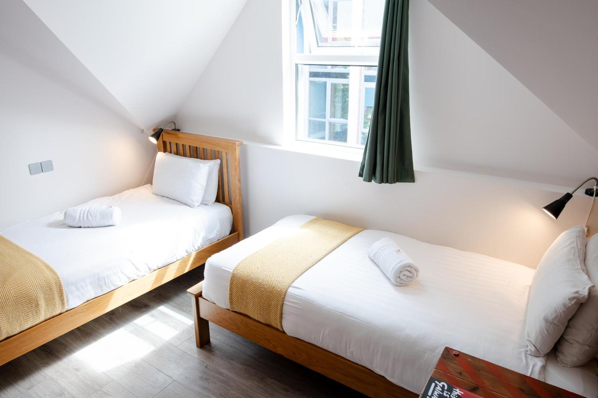 The Nest Boutique Hostel กัลเวย์ ภายนอก รูปภาพ