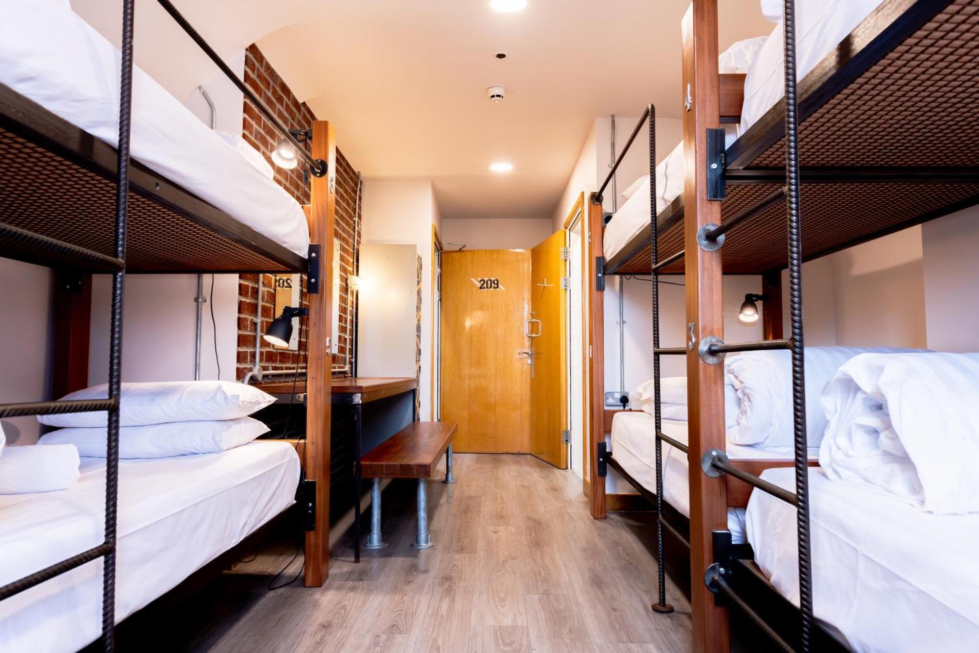 The Nest Boutique Hostel กัลเวย์ ภายนอก รูปภาพ