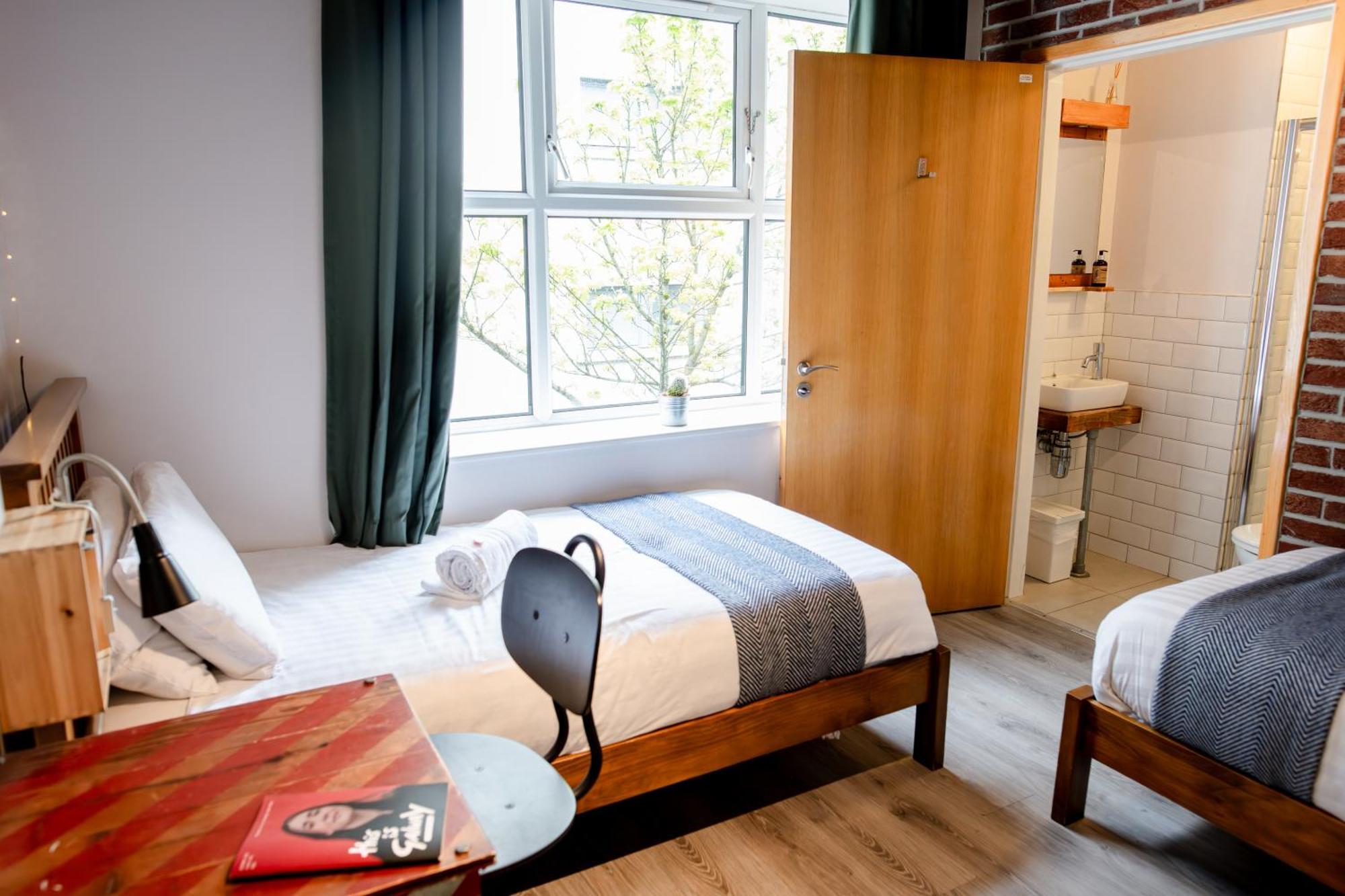 The Nest Boutique Hostel กัลเวย์ ภายนอก รูปภาพ