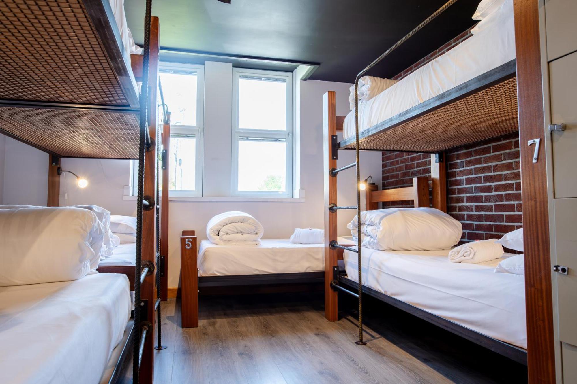 The Nest Boutique Hostel กัลเวย์ ภายนอก รูปภาพ