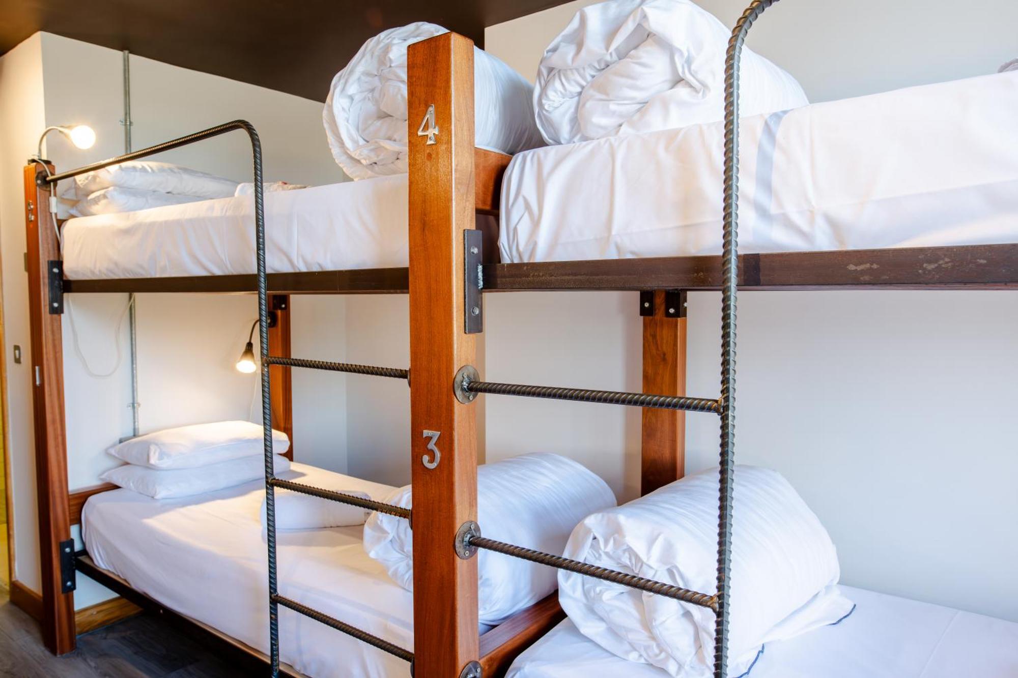 The Nest Boutique Hostel กัลเวย์ ภายนอก รูปภาพ