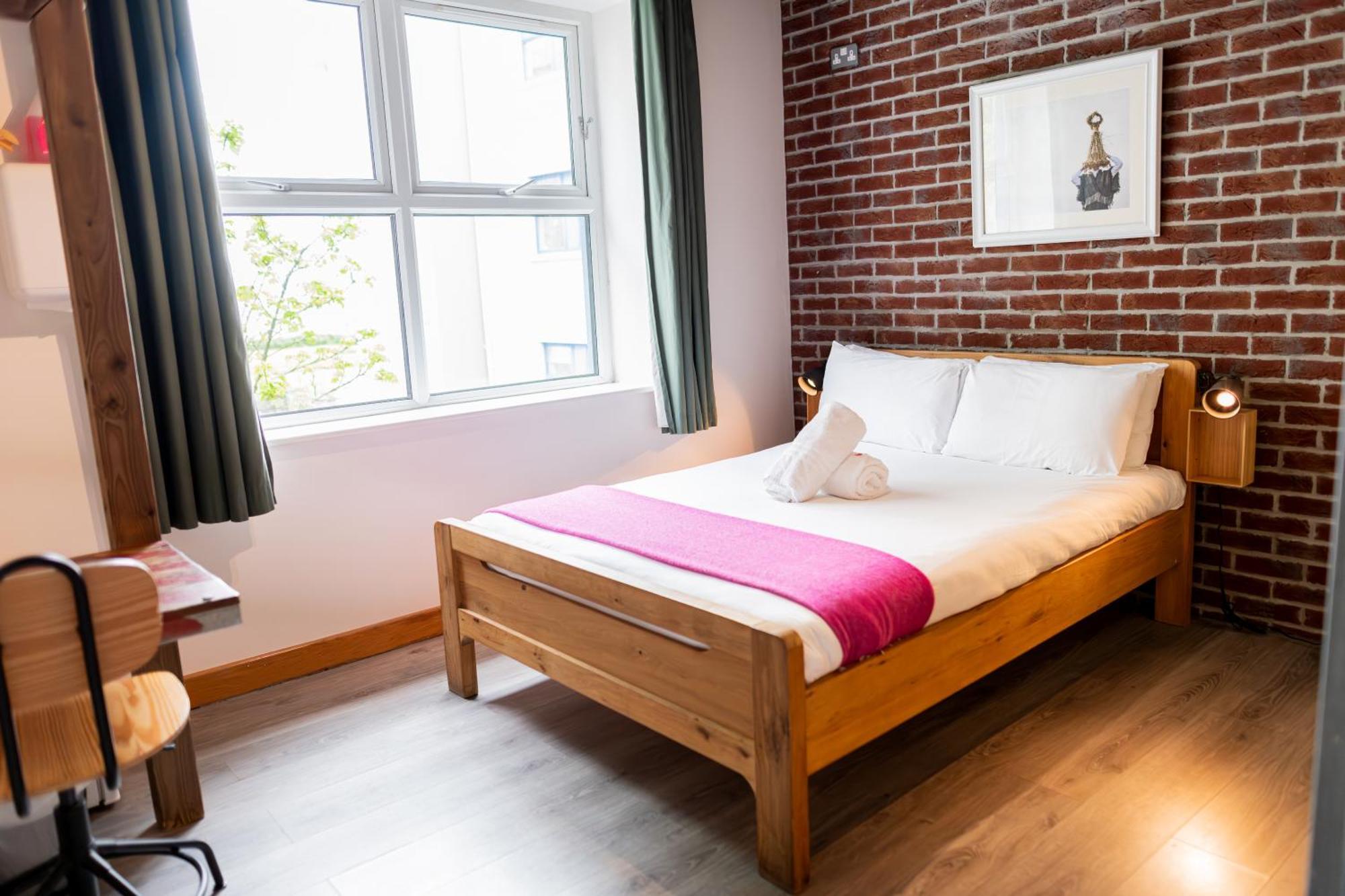 The Nest Boutique Hostel กัลเวย์ ภายนอก รูปภาพ