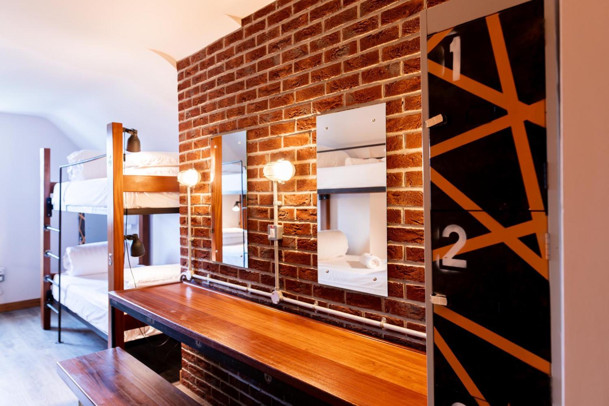 The Nest Boutique Hostel กัลเวย์ ภายนอก รูปภาพ