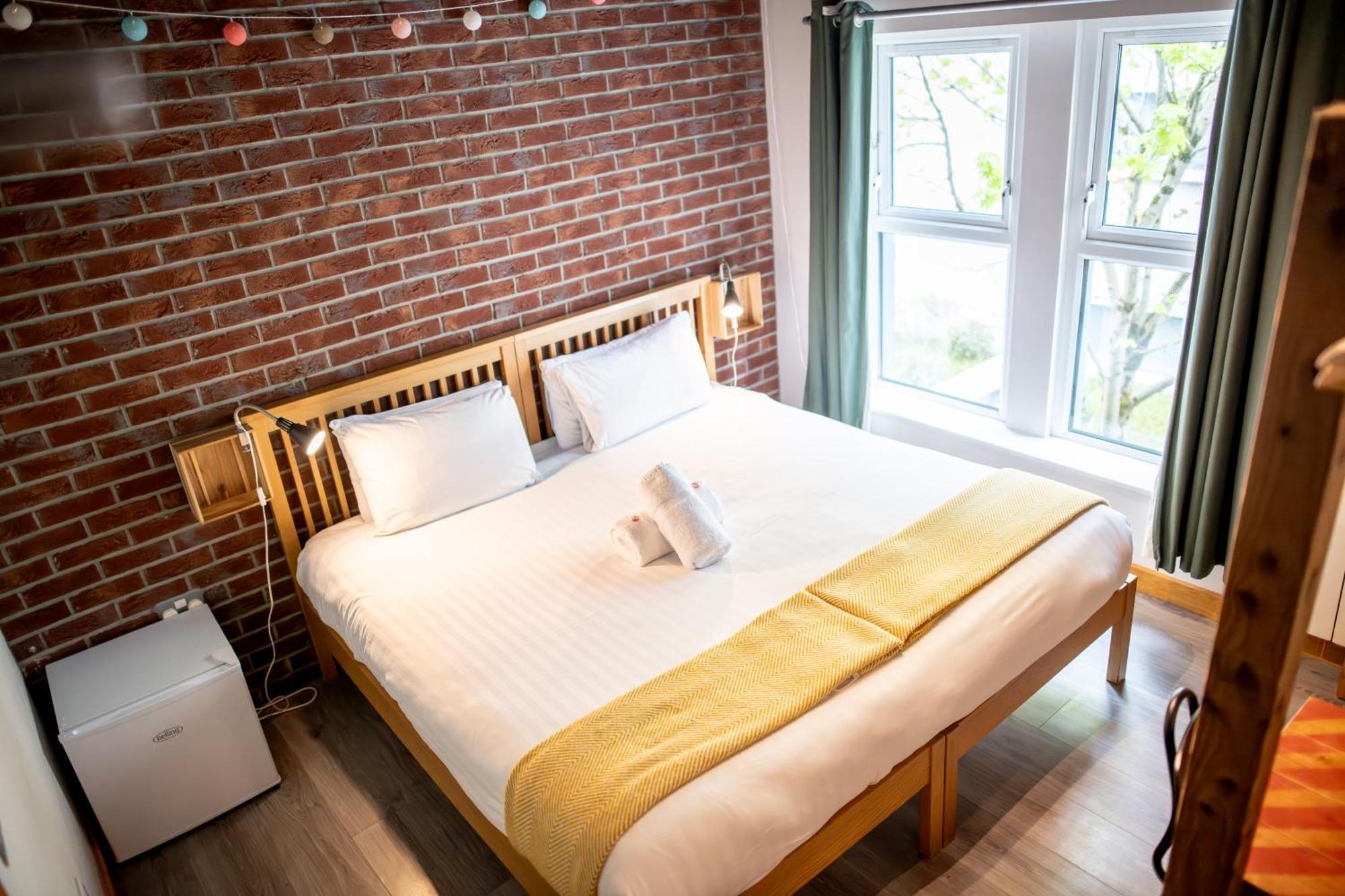 The Nest Boutique Hostel กัลเวย์ ภายนอก รูปภาพ