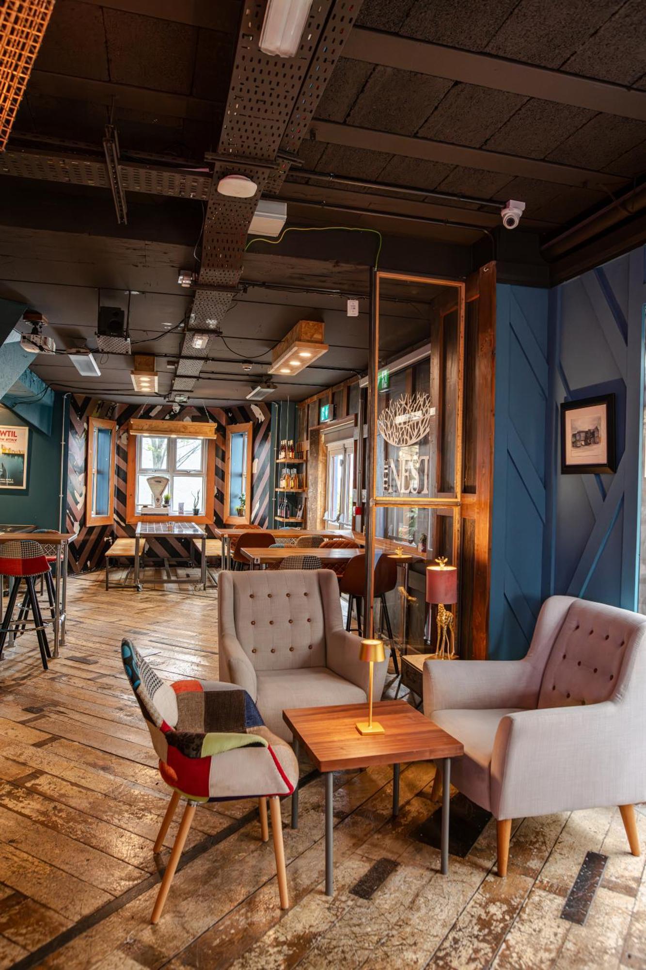 The Nest Boutique Hostel กัลเวย์ ภายนอก รูปภาพ